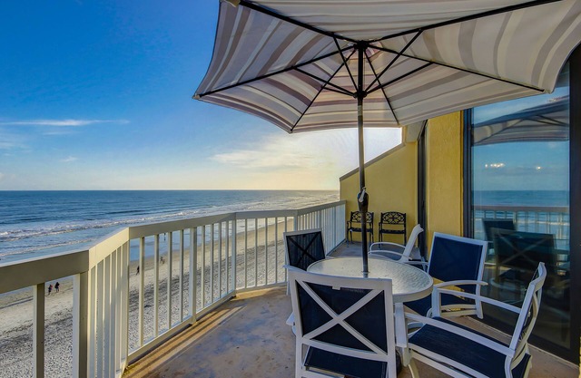 Oceanfront, fourth-floor villa with balcony, amazing view & 2 shared pools