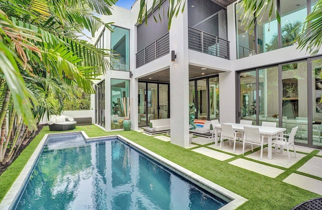 Oceanfront Gem! Heated Pool & Walk to Beach!