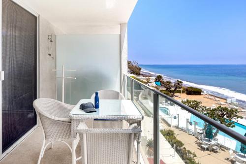 Oceanfront Gem w Balcony Pool Hot Tub Carbon Beach Access Bluewater Haven by AvantStay