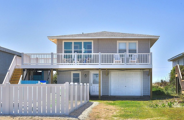 Oceanfront. Heated Saltwater Pool. Perfect For A Small Family.