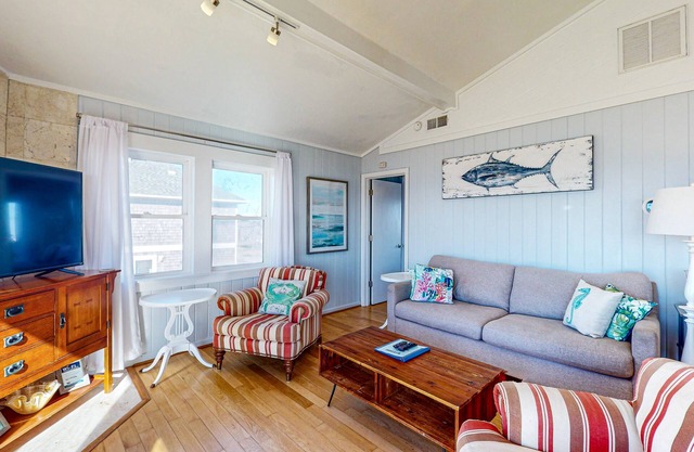 Oceanfront home w/elevator, private hot tub, shared pool, beach access, & WiFi