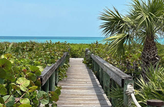 Oceanfront Home. Walk To Town