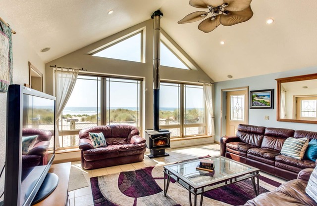 Oceanfront Home with Sandy Beach Right Out Your Door! Dog Friendly!