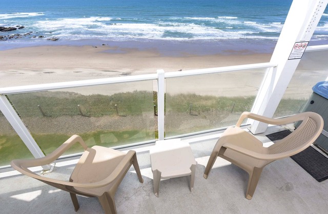 Oceanfront, Hot Tub, Onsite Pool | Pacific Life