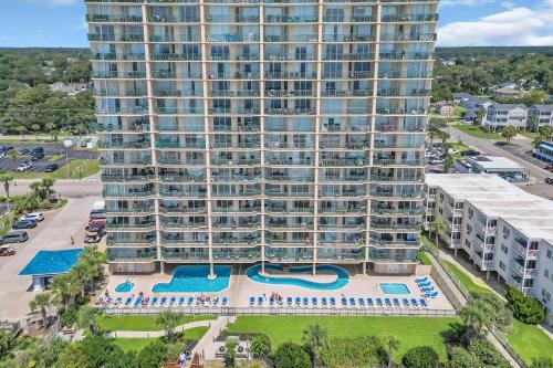 Oceanfront Luxury Top Location w Lazy River Pool Grills