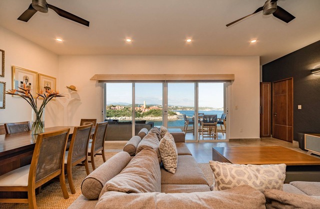 Oceanfront Oasis Close to Beach w/Two Pools