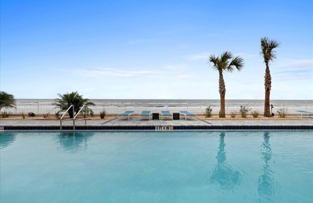 Oceanfront Oasis Daytona Beach 1BR/1BA - Courtyard View #322