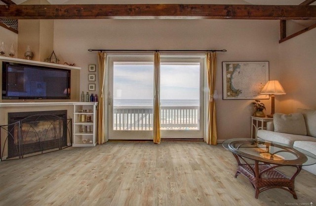 Oceanfront Penthouse with Family & Friends