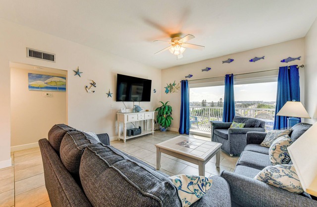 Oceanfront Redington Shores Retreat: Beach Access!