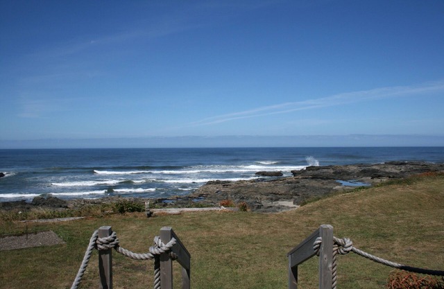 Oceanfront Splendor at Yachats Sunset, Front Row to Ocean and Tidepools