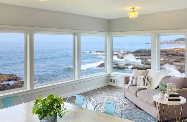 Oceanfront Upper Level Duplex in the heart of Yachats