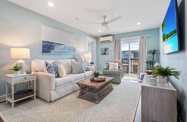 Oceanfront 2BR/2BA Condo w/Balcony Linens Included
