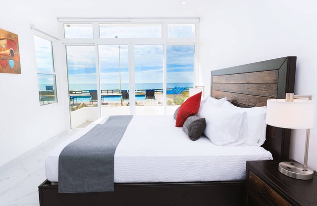 Oceanfront Villa Amor