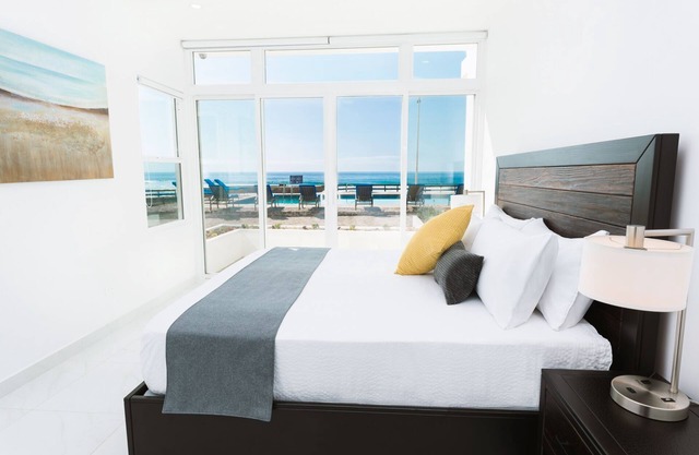 Oceanfront Villa Felicidad