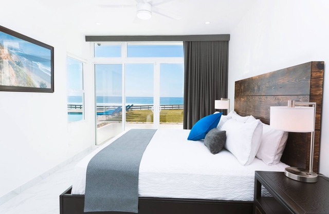 Oceanfront Villa Paz