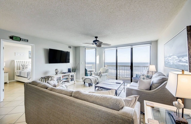 Oceanfront villa with incredible views, balcony & 2 community pools