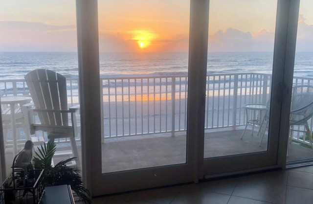 Oceanfront Winter Escape March/April Availability –Fully Renovated 2BR/2BA Condo
