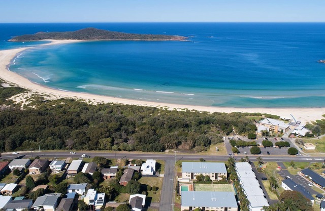 Oceans 22 at Fingal Bay