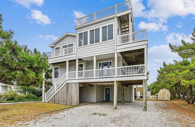 Oceanside Bethany Beach Home:Short Walk to the Beach and 4 Expansive Decks!