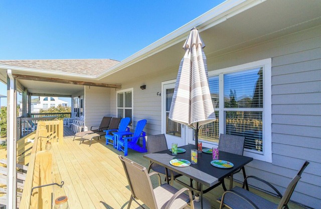 Oceanside Top Level Condo w/Pool Views in Corolla
