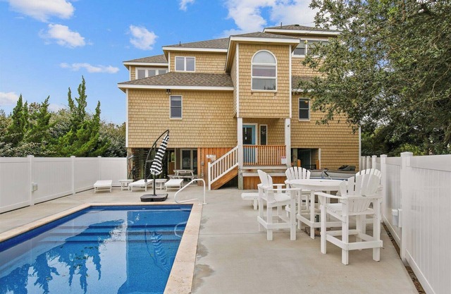 Oceanside with a New Pool! Hot Tub and Arcade Machine.