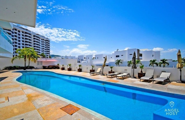Oceanview Balcony, Pool, BBQ Lounge, Near Malecón