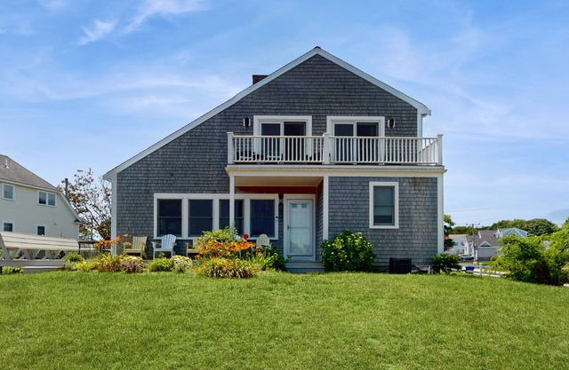 Oceanview Buzzards Bay getaway w/wraparound deck - steps to the Beach