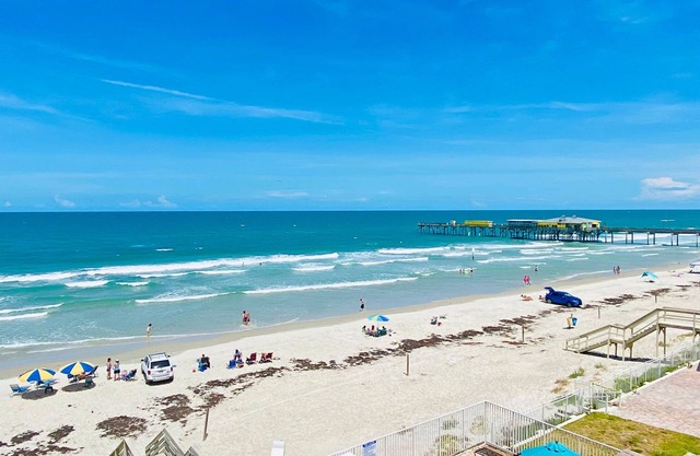 Oceanview Condo with Balcony & Full Kitchen