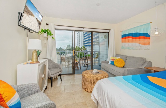 Oceanview cozy couples oasis studio pools hot tub wifi walk to attractions!