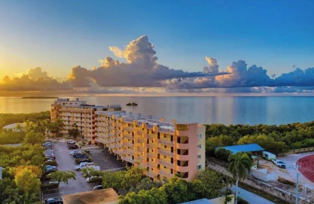 🌴 Oceanview Islamorada Penthouse 3BR 2 BA Sunrise Views, Pool & Weekly Rentals