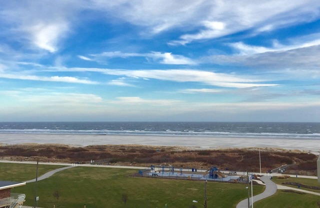 Oceanview Wildwood Crest Penthouse Level Condo, Heated Salt Water Pool