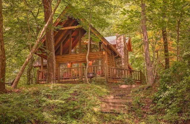 Ocoee Cabin | Beautiful Cabin on the River's Edge