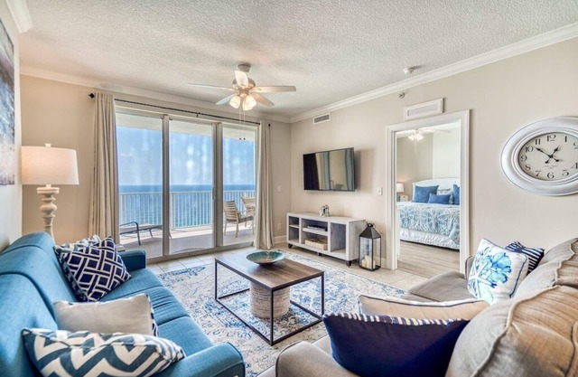 Oct/Fall Specials! *Huge Balcony & Beach Chairs!