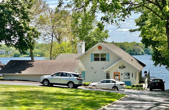 Oct/Nov 3rd Nt FREE Breathtaking Waterfront home on WATER w/Private Pier
