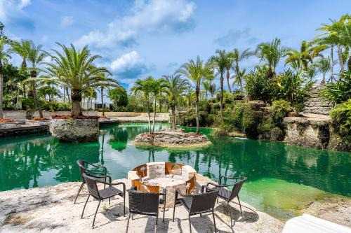 October Pink PROMO Miami SW Stunning Garden & Pool