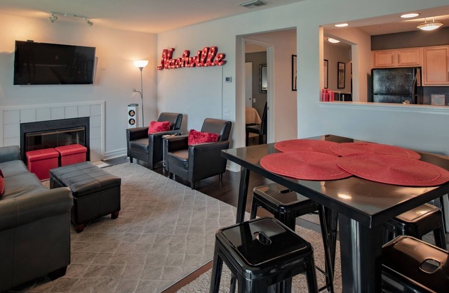 ♥️of DWTN Nashville/On the RIVER/King BDS/2 BA/Safe Walk 2 BROADWAY/POOL