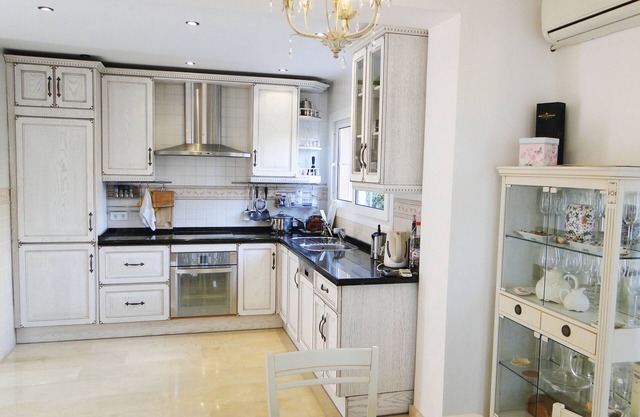 OFFER Modern villa 900 meters from the beach