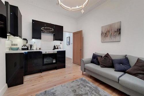OikosHome Deluxe 2 Bed Flat in London