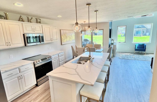 Okoboji Bliss: Luxury Lake Retreat, 3-BR, 2.5 baths, Pools, Family Fun!
