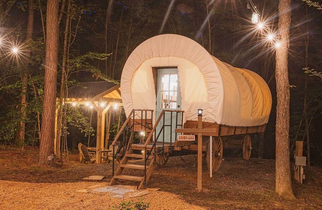 Old Copper Wagon | Wagon Glamping | Full Bath & AC