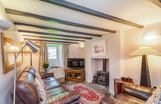 OLD DAME SCHOOL, family friendly, with open fire in Bainbridge