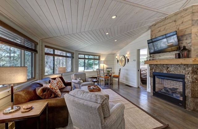 Old Farm Road Cottage | Adorable Cottage Walking Distance to the Ugly Dog Pub & Main Street