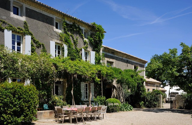 Old renovated Bastide in the heart of the vineyards in the Odylée wine estate