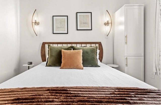 Old Spanish House | Carter Jack Suite B: Sophisticated Retreat | Beach! | Fire Pit! | Downtown! | Golf Cart!