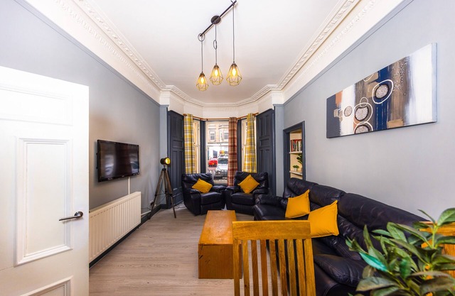 Old Town Apartment near Calton Hill