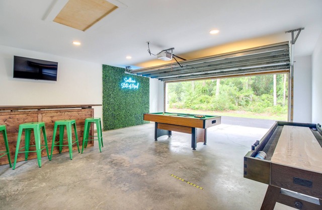 Old Town Bluffton -Tupelo Townhouse w/grill & Garage converted Game Room
