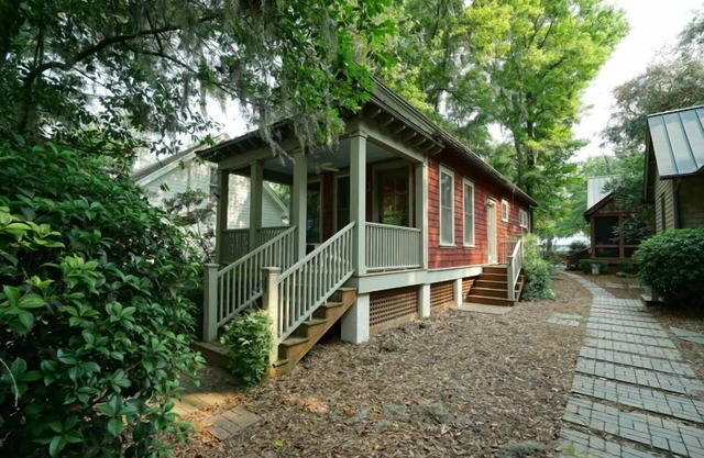 Old Towne Cottage premier location