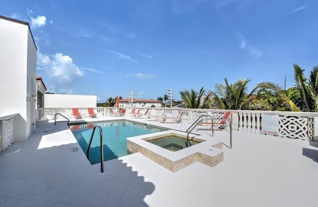 Olde Naples 5th Ave S Penthouse