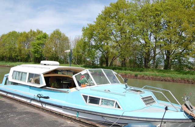 OLEA boat - NIEVRE - MAGNY COURS - LA LOIRE