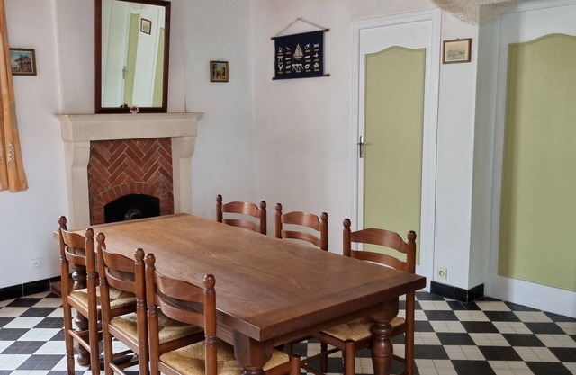 OLERON HOUSE garden, DIRECT ACCESS to the BEACH